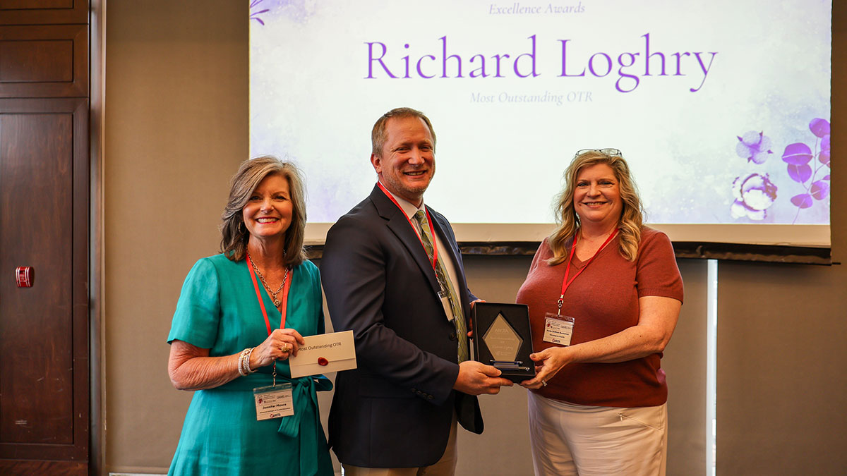 Richard Loghry receives award at Arkansas Occupational Therapy Association conference